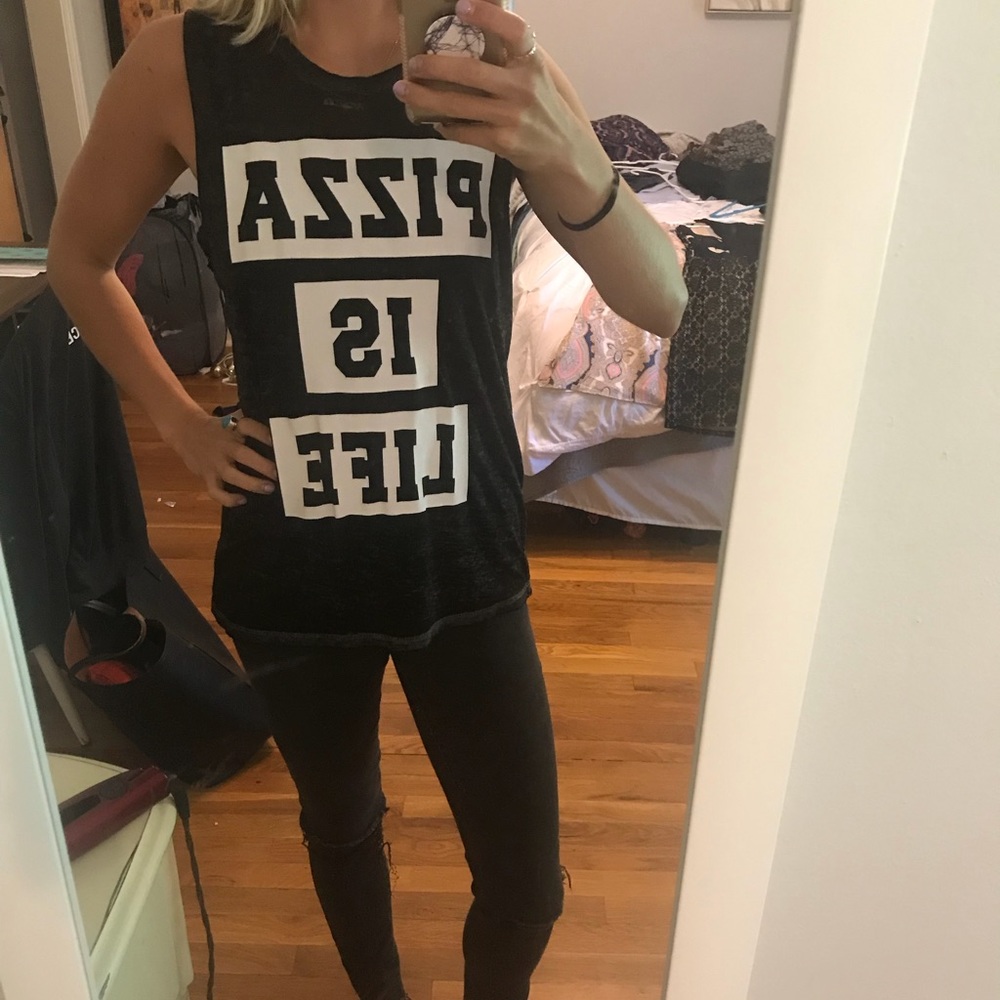 Graphic tank